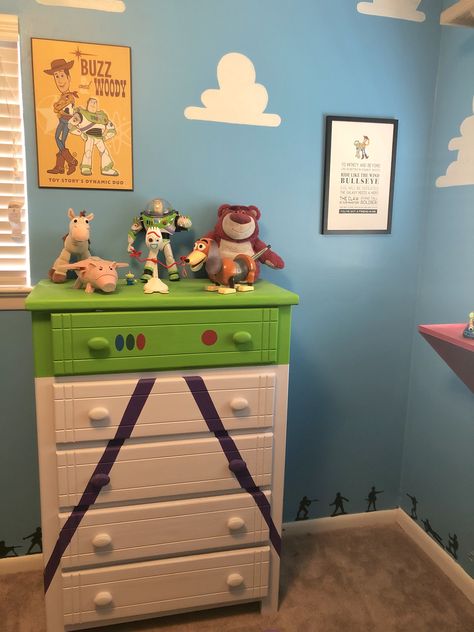 Toy Story Dresser Diy, Toy Story Dresser, Buzz Lightyear Room, Andys Room Toy Story, Disney Kids Rooms, Disney Baby Rooms, Toy Story Bedroom, Toy Story Nursery, Disney House Ideas