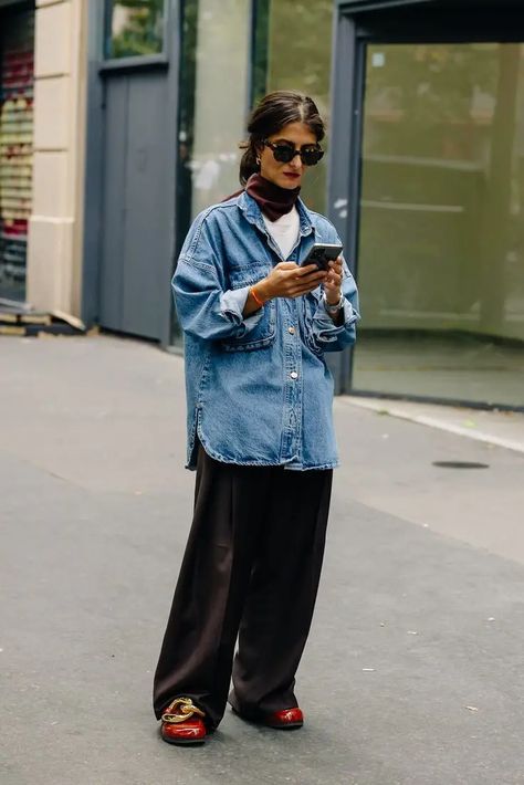 November Street Style, Black With Pop Of Color Outfit, Street Style Formal, Aw24 Street Style, Cool Elegant Outfit, Real Street Style, Preppy Cool Style, 2024 Street Style Trends, Trend Style 2024