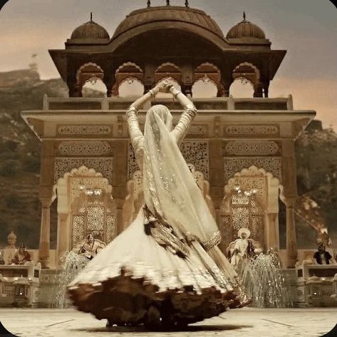 Royal Gif, Aesthetic Royal, Bajirao Mastani, South Asian Aesthetic, Royal Indian, Desi Love, Sanjay Leela Bhansali, Indian Princess, Royalty Aesthetic