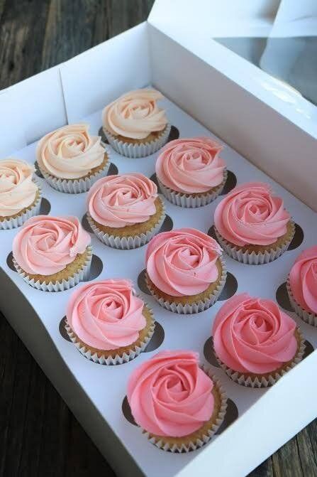 Pastel Pink Cupcakes, Pink Icing Cupcakes, Shades Of Pink Cupcakes, Cupcakes Decoration Simple, Pink Cupcakes Decoration, Pink Cupcakes Aesthetic, Chocolate Cupcake Decoration, Cupcake Birthday Ideas, Cute Birthday Cupcakes