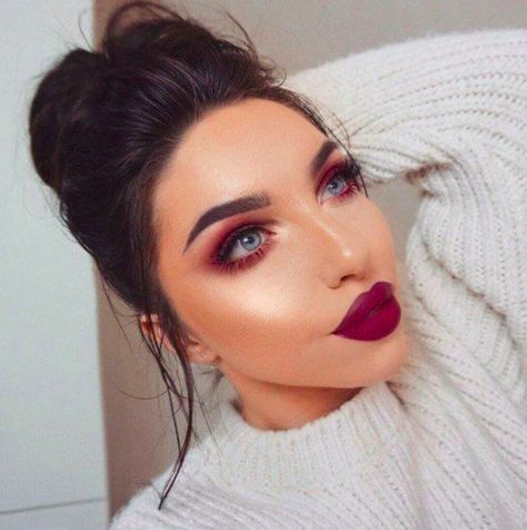 "Red Eye" Makeup Is Trending on Instagram — and It's Unexpectedly Gorgeous! Make Up Guide, Red Eyeshadow Look, Red Makeup Looks, Long Hair Clip, Red Eye Makeup, Silicone Makeup, Red Eyeshadow, Makeup Mistakes, Red Makeup