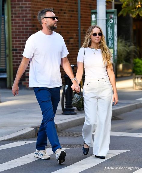 Nyc Boho Outfit, Jennifer Lawrence Street Style Summer, Jennifer Lawrence 2023, Jeniffer Lawrance, Lawrence Jennifer, Jennifer Lawrence Street Style, Jennifer Lawrence Style, Street Style 2023, Couple Fits