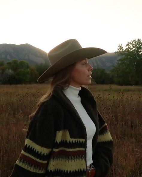 courtney steeves on Instagram Montana October Outfits, Vintage Female Outfits, Cold Weather Western Outfits Women, Cowgirl Outfits Cold Weather, Mountain Cowgirl Aesthetic, Crunchy Cowgirl, 90s Country Fashion Women, Western Women Outfits, Ranch Outfits For Women