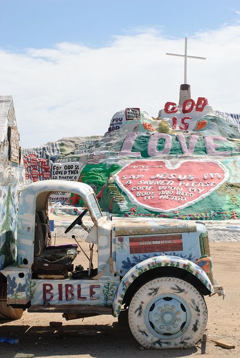 God is Love Palm Springs Aesthetic, Palm Springs Architecture, Slab City, Salvation Mountain, Salton Sea, Ayat Alkitab, Missions Trip, Jesus Is Life, Bible Encouragement