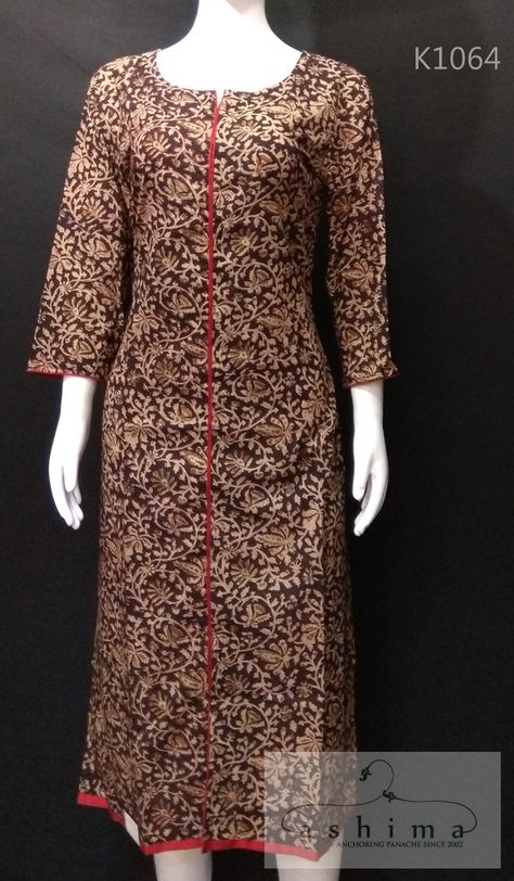 Batik Print Kurti Patterns, Salwar Neck Patterns, Cotton Short Kurti, Kurtis Designs, Neck Patterns, Salwar Neck Designs, Simple Kurti, Kurti Style, Kurti Palazzo