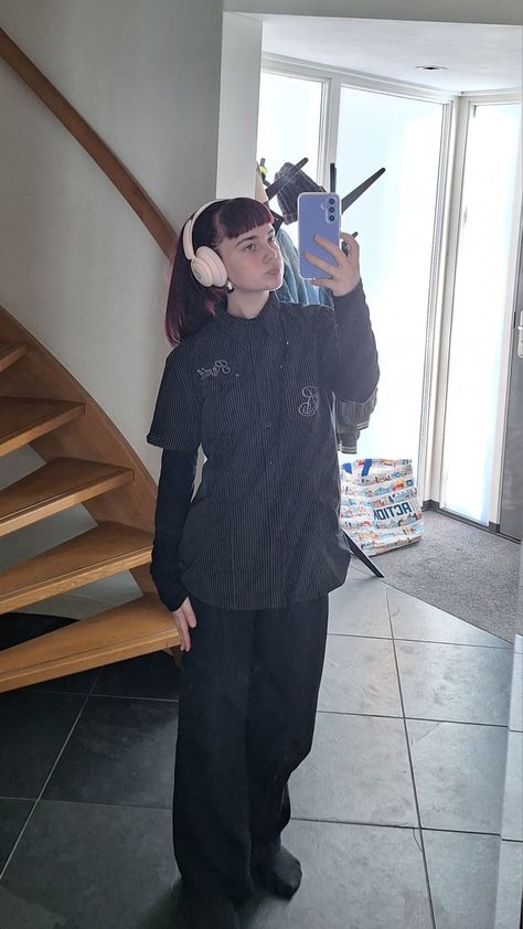 black shortsleeve button up, black longsleeve, baggy dresspants & pink headphones Long Sleeve Under Button Up, Black Button Up Outfit, Black Collared Shirt Outfit, Black Button Up Shirt Outfit, Button Up Outfit, Collared Shirt Outfits, Masc Girl, Button Up Shirt Outfit, Clothes Game