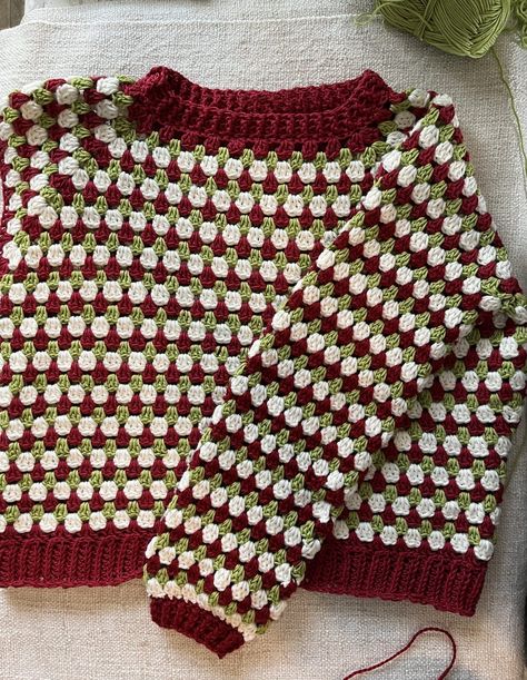 Granny Raglan Sweater Pt2 - crochetcakes Granny Stitch Raglan Sweater, Free Crochet Raglan Sweater Patterns, Winter Sweater Crochet, Christmas Crochet Sweater Pattern, Crochet Holiday Sweater, Granny Stitch Sweater Pattern Free, Single Crochet Sweater, Crochet Christmas Sweaters, Crochet Sweater Christmas