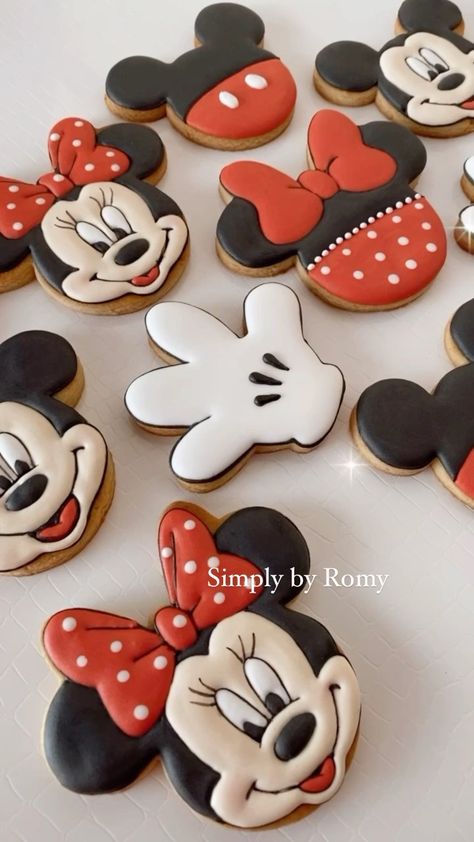 Minnie And Mickey Cookies, Minnie Mouse Cookies 2nd Birthday, Minnie Mouse Cookies Decorated, Mickey Mouse Sugar Cookies, Minnie Mouse Sugar Cookies, Minnie Mouse Decor, Minnie Cookies, Mickey Cookies, Oh Toodles