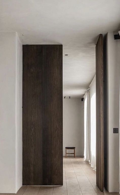 Minimalism Interior, White Walls, Door Design, Architecture Details, Interior Details, Interior Spaces, Doors Interior, Windows And Doors, Architecture House