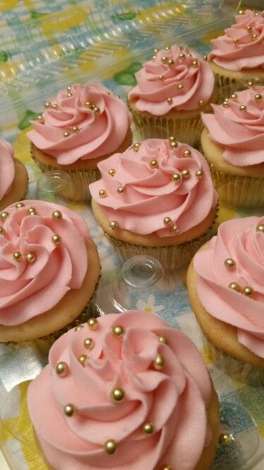 Baby Girl Shower Cupcakes, Pink And Gold Cupcakes, Girl Shower Cupcakes, Sweet 16 Cupcakes, Cupcakes Baby Shower, Pink And Gold Birthday Party, Gold Cupcakes, Cupcake Pictures, Fancy Cupcakes