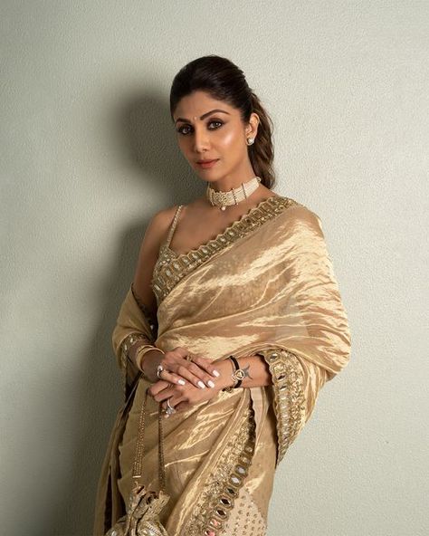 Arpita Mehta Official on Instagram: "The stunning @theshilpashetty serving a stellar nouveau traditional look in our fresh gold tissue and Georgette sari at a recent wedding along with our Arpita Mehta x SKO golden badam mules.  Styled by: @spacemuffin27  #ShilpaShetty #ArpitaMehta #Abbhagna-ni" Golden Saree Look, Gold Tissue Saree, Arpita Mehta, Gold Saree, Golden Saree, Traditional Look, Pose Style, Indian Bridal Outfits, Photo Pose Style