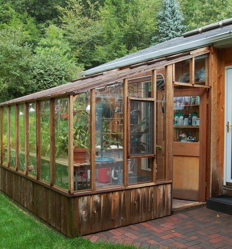 Kitchen Sunroom Combo, Greenhouse Spa, Deck Greenhouse, Greenhouse Sunroom, Greenhouse Attached To House, Diy Sunroom, Garden Sunroom, Solarium Ideas, Sunroom Greenhouse