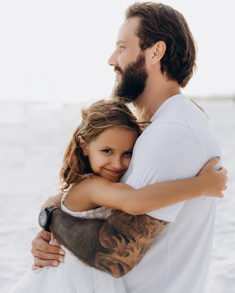 I recently had the pleasure of capturing a heartwarming daddy-daughter photo shoot for my clients. The bond between them was truly special, and every moment was filled with laughter and love. It’s always a joy to document such genuine moments, and I’m thrilled with how beautifully these photos turned out 🥰 #daddydaughterphotoshoot #30aphotographer #destinphotographer #tampaphotographer Daddy And Daughter Photo Shoot, Father Daughter Photoshoot, Daughter Photo Ideas, Father Daughter Photography, Daughter Photoshoot, Winter Photos, Family Picture, Candid Photography, Father Daughter