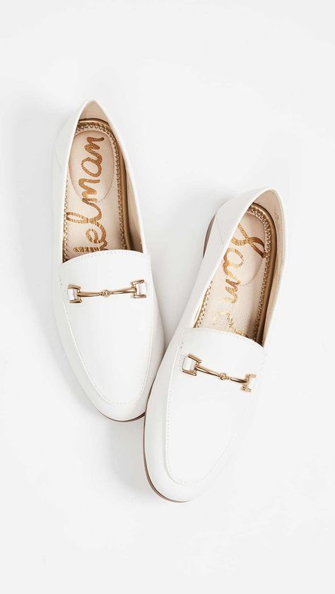 White leather loafers with gold buckle bit Best White Shoes, Trend Shoes, White Loafers, Work Shoes Women, Womens Shoes High Heels, Pinterest Closet, Shoe Lover, Work Shoes, Casual Shoes Women