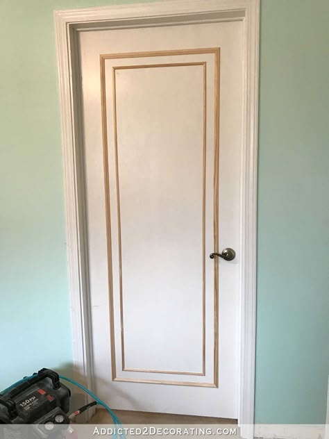 An Easy & Inexpensive Way To Update Flush (Flat Panel) Interior Doors With Moulding Flat Panel Door Makeover, Panel Door Makeover, Interior Door Makeover, Diy Interior Doors, Flat Door, Flat Panel Doors, Door Makeover Diy, Hollow Core Doors, Panel Interior Doors