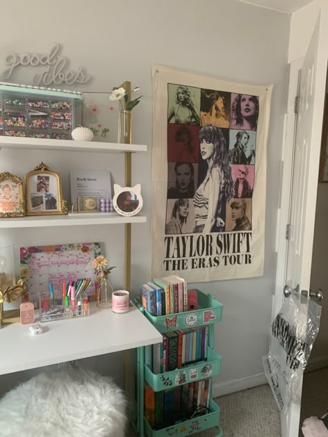 Taylor Swift 2024 Flag In Room, Eras Tour Room Decor, Swiftie Bedroom Ideas, Taylor Room Decor, Taylor Swift Aesthetic Bedroom, Taylor Swift Tapestry, Swiftie Room Decor, Budget Room Makeover, Taylor Swift Bedroom Ideas