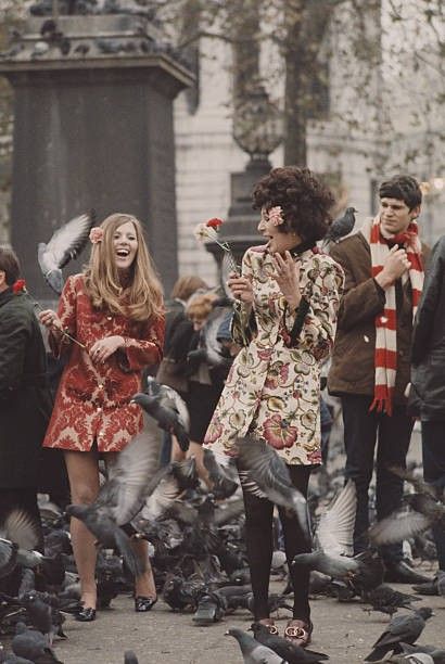 Swinging Sixties Fashion, London In September, 60s Mod Fashion, 60s Fashion Vintage, Trafalgar Square London, Swinging London, Swinging 60s, Burlesque Costumes, 70s Outfits