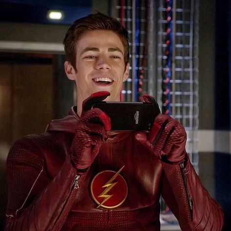 The Flash Pfp, Zoom The Flash, Flash Aesthetic, Berry Allen, Flashy Flash, Flash Show, Barry Allen Flash, Grant Gustin Flash, Barry Iris