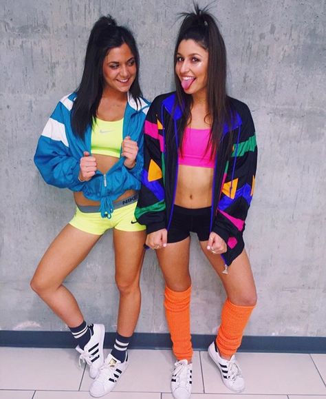 pinterest ↠ savannahflagg                                                       …                                                                                                                                                                                 More 80s Halloween Costumes, Teenage Halloween Costumes, College Halloween Costumes, Easy College Halloween Costumes, Black Halloween Costumes, Best Friend Halloween Costumes, Halloween Coustumes, Halloween Costumes College Girls, Holloween Costume