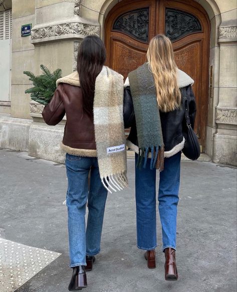 Scandanavian Street Style Winter, Thick Scarf Outfit, Acne Studios Aesthetic, Large Scarf Outfit, Acne Scarf Outfit, Acne Studios Scarf Outfit, Scarf Outfit Aesthetic, Acne Studio Scarf, Wool Scarf Outfit