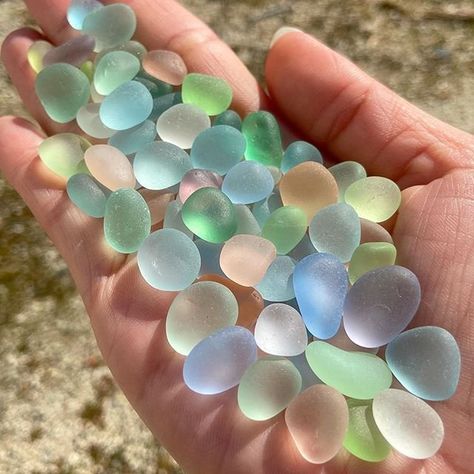 OpenBook on Twitter: "Sea glass is physically weathered glass found on beaches along bodies of salt water. Sailor folklore claimed that sea glass are the tears shed by mermaids. #FolkloreThursday… https://t.co/QPYRaSIg0h" Seaglass Beach, Sea Glass Diy, Sea Glass Colors, Sea Glass Beach, Sea Glass Crafts, Pretty Rocks, Beach Crafts, Sea Glass Art, Beach Glass