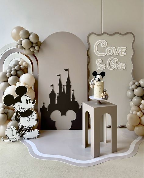 1 Year Baby Boy Birthday Decoration, Baby Boy 1 Year Birthday Themes, Mickey Mouse Birthday Party Ideas 1st, Baby Boy Backdrop, Baby Mickey Mouse 1st Birthday, Γενέθλια Mickey Mouse, Mickey Mouse Birthday Decorations, Baby First Birthday Themes, Mickey Mouse Themed Birthday Party