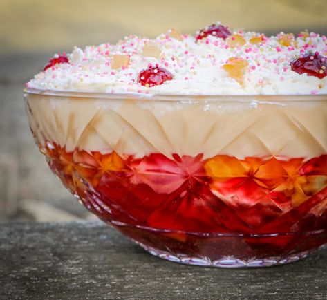 Scottish Trifle, Scottish Beef Stew, Clootie Dumpling, Christmas Trifle Recipes, Traditional Scottish Food, Tattie Scones, Scotch Broth, Scottish Christmas, Christmas Trifle