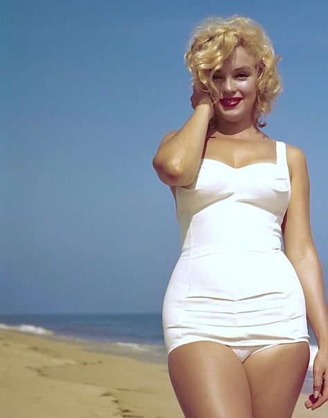 Hampton Beach, Joe Dimaggio, Marilyn Monroe Photos, Norma Jean, Norma Jeane, White Swimsuit, How To Pose, Marilyn Monroe, Old Hollywood