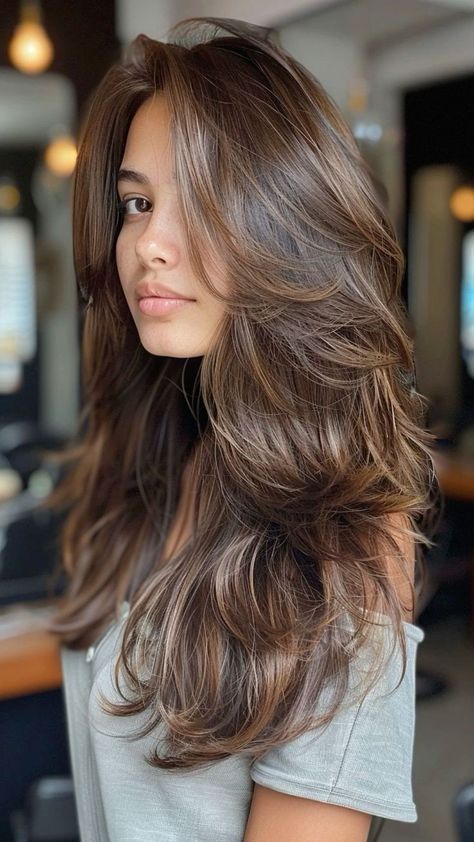 Trendy Layered Hairstyles, Rambut Brunette, Haircuts For Long Hair With Layers, Layered Hair With Bangs, Long Layered Haircuts, Undercut Hairstyles, Long Layered Hair, Haircuts For Long Hair, Long Hair Cuts