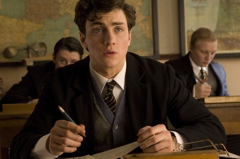 Aaron Johnson as John Lennon in Nowhere Boy (2009). Nowhere Boy, Harry Potter Stories, Will Herondale, Aaron Johnson, Character Inspiration Male, Aaron Taylor, Aaron Taylor Johnson, All The Young Dudes, Lily Evans