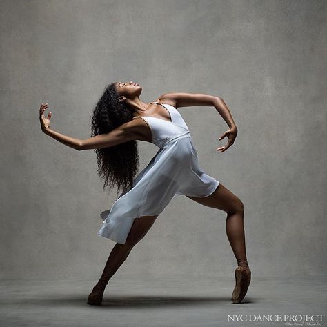 Nadia Boodoo, new member of Pennsylvania Ballet. Leotard by Bullet Pointe Jazz Dance Poses, Contemporary Dance Photography, Contemporary Dance Poses, Ballet Photography Poses, Modern Dans, Foto Sport, Dance Picture Poses, Dance Photo Shoot, Dancer Photography