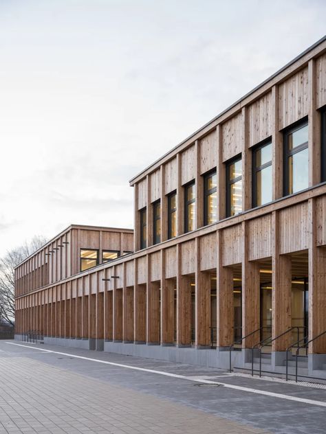 Bez + Kock Architekten, Marcus Ebener · ICS Integrated Comprehensive School in Rinteln · Divisare Wood Panel Facade, Wood Facade Architecture Design, Wooden Facade Architecture, Timber Facade, Wood Facade, Wooden Facade, Timber Architecture, Timber Buildings, Wood Architecture