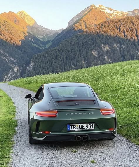 Swiss Cars, Swiss Alps Switzerland, Gt3 Touring, Alps Switzerland, Kobe Bryant Pictures, Old Vintage Cars, Classy Cars, Classic Porsche, Pretty Cars