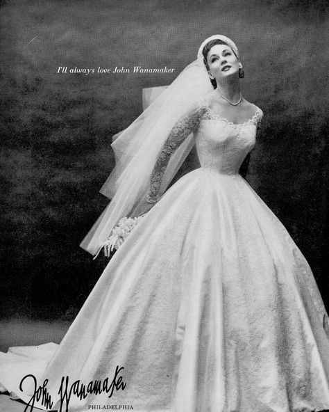 Alice Bruno in a John Wanamaker wedding dress 1955 #vintage #retro #fashion #vintagefashion #50s #50sfashion #1950s #1950sfashion… 50s Wedding Dress Vintage, 1950 Wedding Dress, 50s Wedding Dress, Antique Wedding Gown, Vintage Bridal Fashion, Antique Wedding Dresses, Vintage Retro Fashion, 1960s Wedding, Wedding Dresses 50s