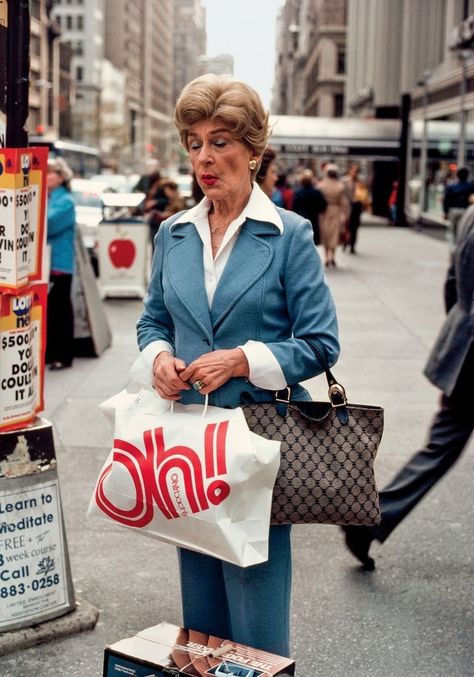 Robert Herman - The New Yorkers: Color Street Photography from the 1980s | LensCulture Robert Herman, Nyc History, Color Film, Vintage New York, Concrete Jungle, New York Street, Street Photo, The 1980s, The New Yorker