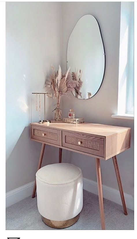 Boho Bedroom Makeup Table, Feminine Boho Bedroom Ideas, Neutral Makeup Vanity, Beige Makeup Room, Bedroom With Makeup Vanity Layout, Vanity Table Ideas Minimalist, Adult Vanity Ideas, Make Up Table Ideas Bedrooms, Bedroom Ideas With Closet