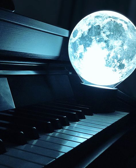 Moon, piano Wallpaper For Keyboard, Piano Rooms, Piano Photography, Piano Photo, Trill Art, Musician Photography, Piano Art, Night Pictures, Music Backgrounds