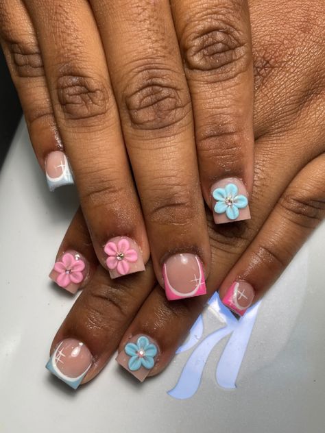 Nails Acrylic Kids Short, Hawaii Short Nails, Cute Nail Ideas For Summer Short, Nail Inpos Ideas Short, Kids Nail Designs Short, Nails For Kids Cute Short French Tip, Kid Acrylic Nails Short, Kid Nails Acrylic, Kids Nails Cute Simple Short