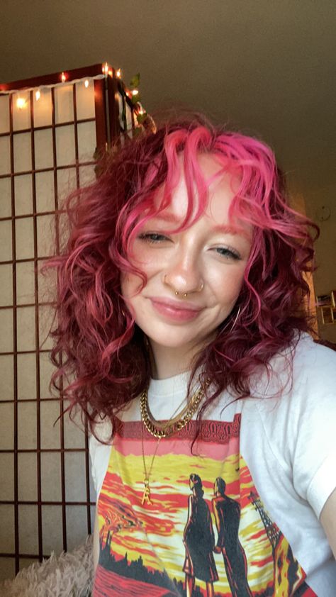 Blonde Roots Pink Ends Natural Hair, Curly Hair With Dyed Bangs, Mixed Pink Hair, Pink Red Hair Dye, Red And Pink Dyed Hair, Red And Pink Curly Hair, Pink Bangs Red Hair, Pink Hair Red Tips, Salmon Color Hair