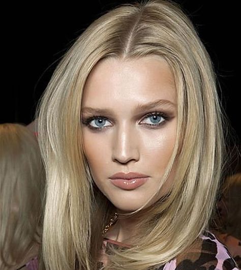 Dark Ash Hair Color, Toni Garn, Balayage Straight, Yellow Hair Color, Platinum Hair Color, Cool Blonde Hair, Toni Garrn, Light Blonde Hair, Hair Color For Women