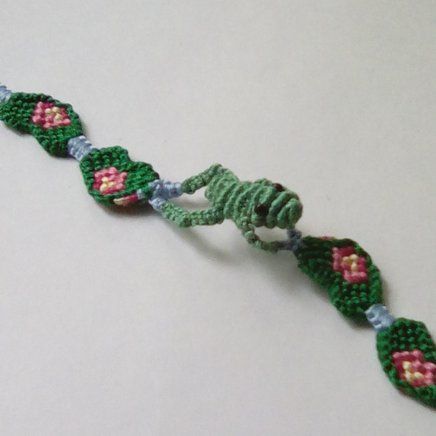 Cute Embroidery Bracelet Patterns, Cow Print Friendship Bracelet Pattern, Friendship Bracelet Patterns Animals, Snake Friendship Bracelet, Snake Bracelet Pattern, Cow Friendship Bracelet Pattern, Frog Friendship Bracelet Pattern, Frog Bracelet Pattern, Normal Friendship Bracelet Patterns