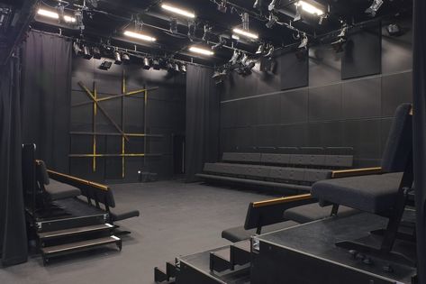 Studio Theatre Small Theatre Design, Office Theatre Set Design, Theatre Classroom Ideas, Lecture Theatre Design, Black Box Theatre Plan, Theater Entrance, Drama Studio, Theatre Lobby, Theatre Auditorium