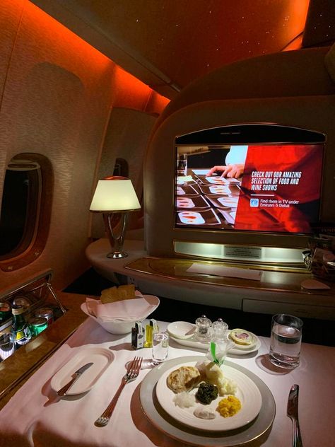 Flying First Class, Business Class Flight, First Class Flights, Credit Card Points, Book Cheap Flights, Life Vision Board, Luxury Lifestyle Dreams, Qatar Airways, Future Lifestyle