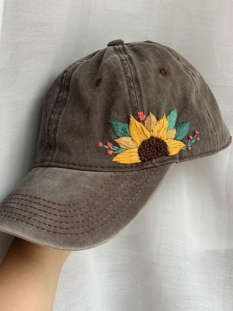 Embroidery Hat Ideas, Embroidered Hats Ideas, Embroidered Accessories, Bone Bordado, Sunflower Embroidery, Embroider Ideas, Embroidery Hat, Last Day To Order, Embroidery Stitches Beginner