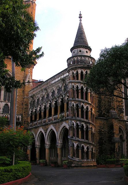 Mumbai Buildings, Old Mumbai, University Of Mumbai, Mumbai Travel, Mumbai Old Buildings, Mumbai Old Photos, Gateway Of India Mumbai, Mumbai City, Revival Architecture