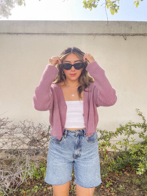 Mom / bermuda shorts are a spring staple this spring! Mom shorts | bermuda shorts | fashion inspo | trendy outfits | cardigan outfit | 2021 spring fashion | zara basics | Bermuda Shorts Outfit, Zara Basics, Outfit Cardigan, Spring Staples, Cardigan Outfit, Shorts Fashion, Zara Fashion, Shorts Outfit, Cardigan Outfits