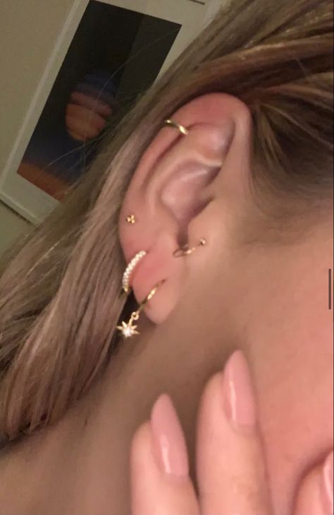 :3 Piercing, 3 Ear Piercings Gold, 3 Earrings Piercing Ideas, Ear Stacking Ideas Gold, Inner Lobe Piercing, Triple Piercings Ear Lobe, Ear With Lots Of Piercings, Ear Inspo Jewelry, Triangle Lobe Piercing