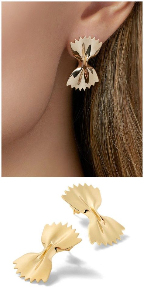 The farfalle earrings from Alison Lou's Mama Mia collection! Pasta Earrings, Pasta Jewelry, Alison Lou, Gold Diamond Earrings Studs, Gold Diamond Studs, Mama Mia, Chic Earrings, Food Jewelry, Cheap Jewelry