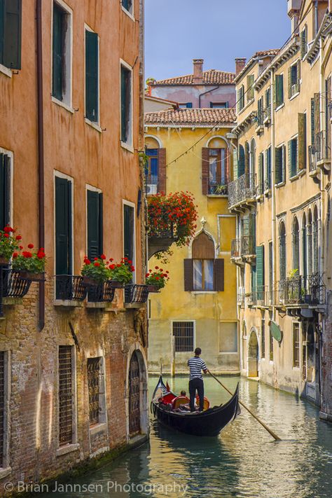 Venice Venice Painting, Living In Italy, City Painting, Italy Photography, Aesthetic Quotes, Italy Vacation, Travel Beach, Beach Aesthetic, Venice Italy