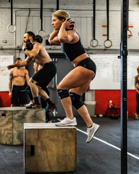 How To Compete In The 2021 CrossFit Open Crossfit Aesthetic Women, Crossfit Girl Aesthetic, Cross Fit Girls, Crossfit Pictures, Crossfit Aesthetic, Women At Gym, Crossfit Photoshoot, Fotografia Crossfit, Crossfit Outfit